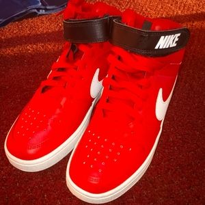 Women's Nike shoes size 6